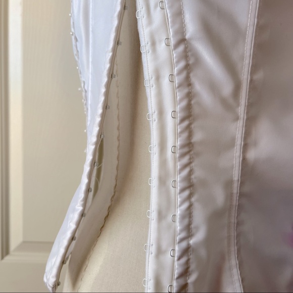 Sexy strapless white embellished corset : wedding lingerie - Picture 3 of 6